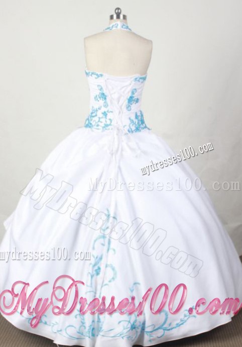White Halter Quinceanera Dress Decorated by Handle Flowers and Blue Embroideries